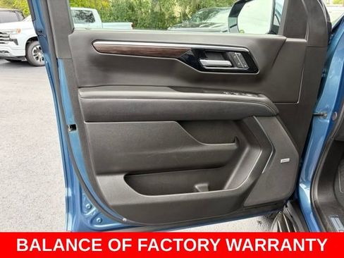 Used 2025 Chevrolet Suburban Premier RWD image 12