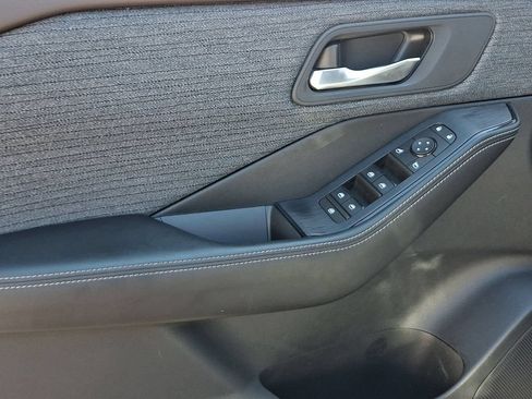 Used 2023 Nissan Rogue SV AWD/4WD image 13