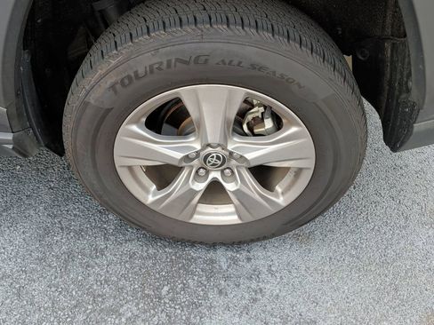 Used 2024 Toyota RAV4 XLE FWD image 5