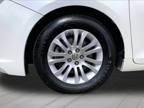 Used 2015 Toyota Sienna XLE Premium FWD image 34