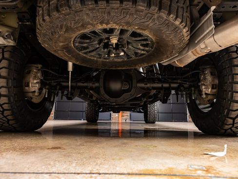 Used 2024 Chevrolet Silverado 2500 ZR2 w/ Technology Package image 16