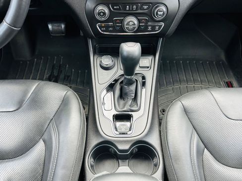 Used 2019 Jeep Cherokee Limited AWD/4WD image 21