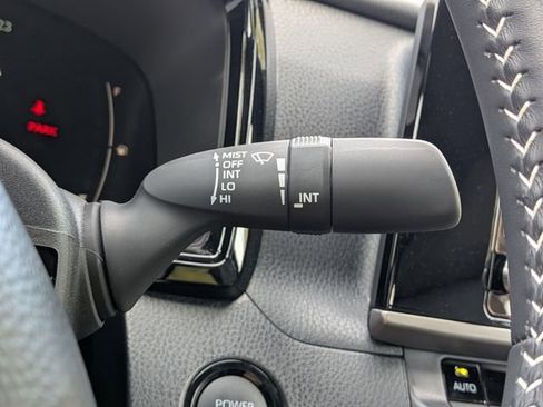 Used 2025 Toyota Camry SE image 31