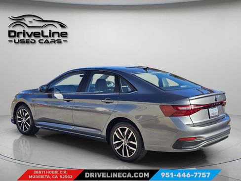 Used 2025 Volkswagen Jetta SE image 8