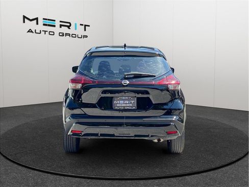 Used 2022 Nissan Kicks S FWD image 8