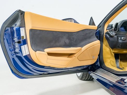 Used 2014 Ferrari 458 Spider image 26