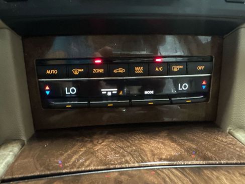 Used 2010 Mercedes-Benz E 350 4MATIC Sedan image 60