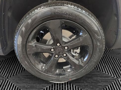 New 2025 Jeep Grand Cherokee L Limited w/ Black Appearance Package image 16