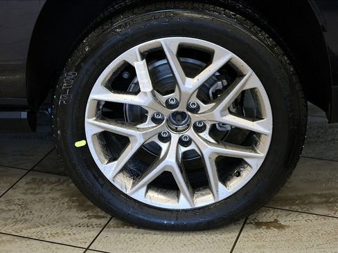 New 2026 Chevrolet Suburban High Country image 6