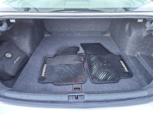 Used 2018 Volkswagen Passat 2.0T SE image 32