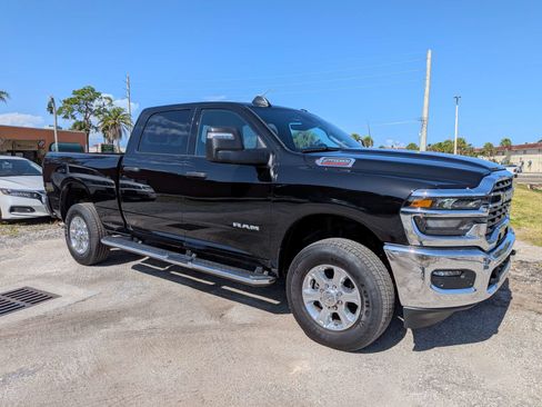 Used 2026 RAM 2500 Big Horn AWD/4WD image 2
