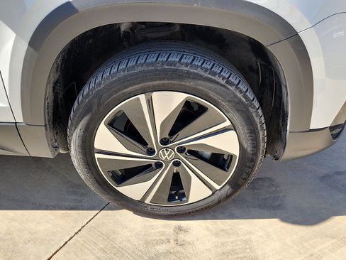 Certified 2024 Volkswagen Taos SE AWD/4WD image 7