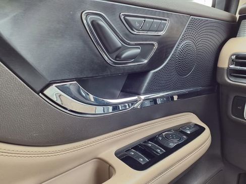Used 2023 Lincoln Corsair AWD image 21
