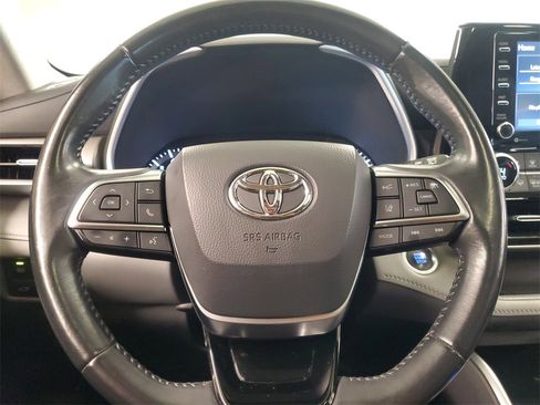 Used 2021 Toyota Highlander XLE image 22