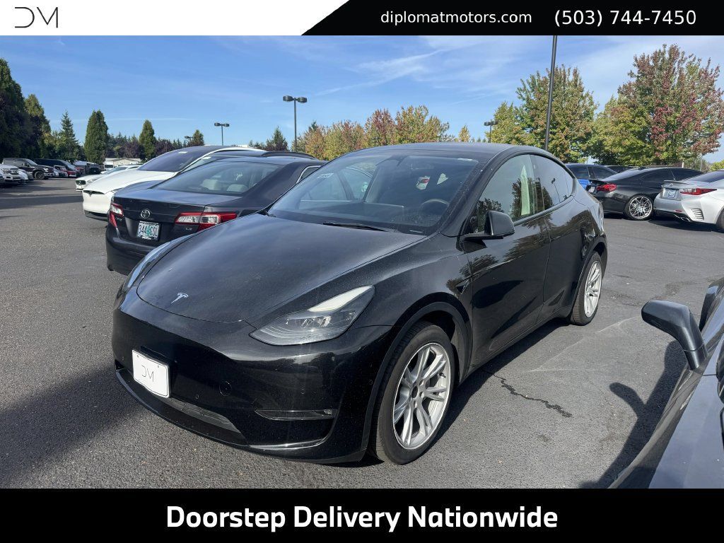 Used 2022 Tesla Model Y Long Range AWD/4WD image 1