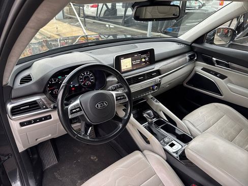 Used 2020 Kia Telluride SX w/ SX Prestige Package image 17