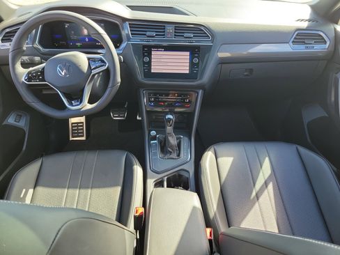 Used 2022 Volkswagen Tiguan SE R-Line image 16