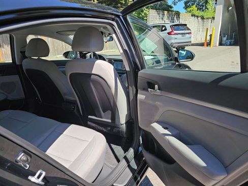 Used 2018 Hyundai Elantra SEL FWD image 15