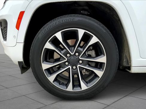 Used 2022 Jeep Grand Cherokee L Overland w/ Luxury Tech Group IV AWD/4WD image 11