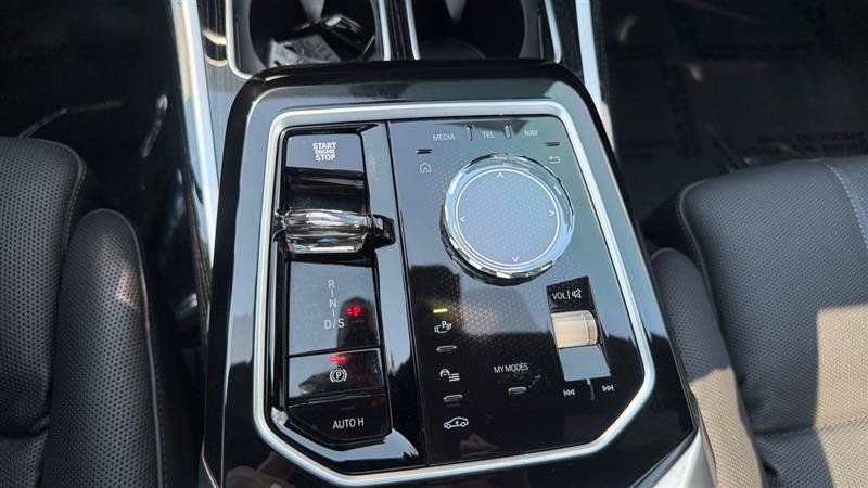 Used 2025 BMW 750e xDrive w/ Executive Package AWD/4WD image 43