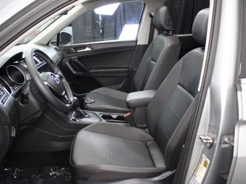 Used 2021 Volkswagen Tiguan SE w/ Panoramic Sunroof Package FWD image 10