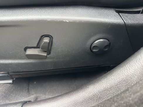 Used 2022 Chrysler 300 Touring image 10