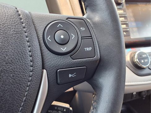 Used 2018 Toyota RAV4 XLE FWD image 20