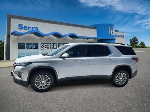 Used 2022 Chevrolet Traverse LT FWD image 1