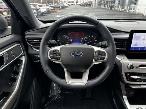 Certified 2022 Ford Explorer XLT w/ Equipment Group 202A image 14