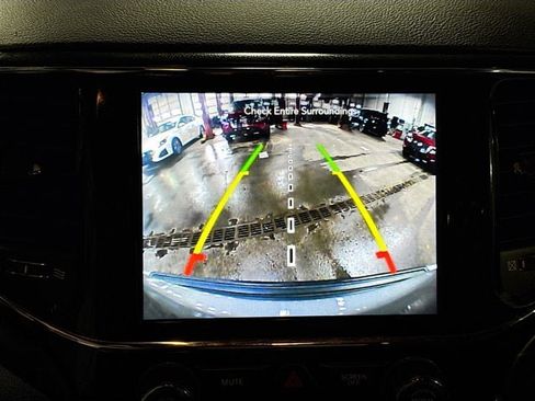 Used 2020 Jeep Grand Cherokee Altitude image 12