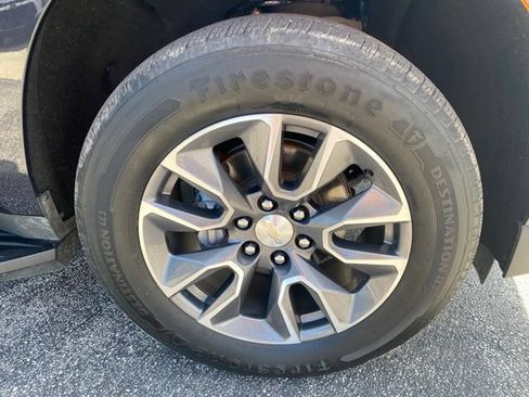 Used 2022 Chevrolet Tahoe LT w/ Luxury Package AWD/4WD image 9