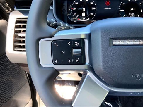 Used 2025 Land Rover Discovery S AWD/4WD image 22
