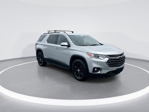 Used 2021 Chevrolet Traverse LT FWD image 2