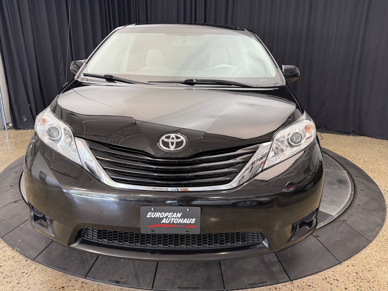 Used 2011 Toyota Sienna LE w/ Towing Pkg FWD image 14