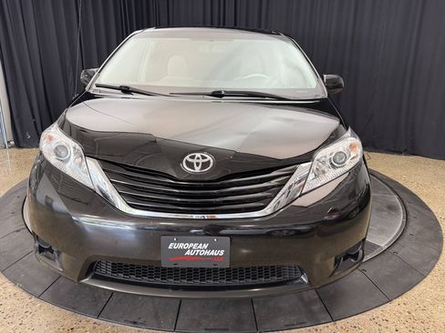Used 2011 Toyota Sienna LE w/ Towing Pkg FWD image 14