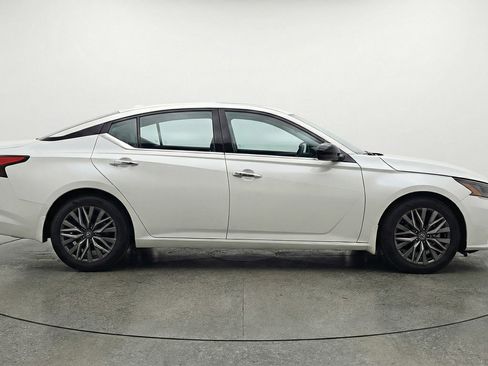Used 2025 Nissan Altima 2.5 SV image 11