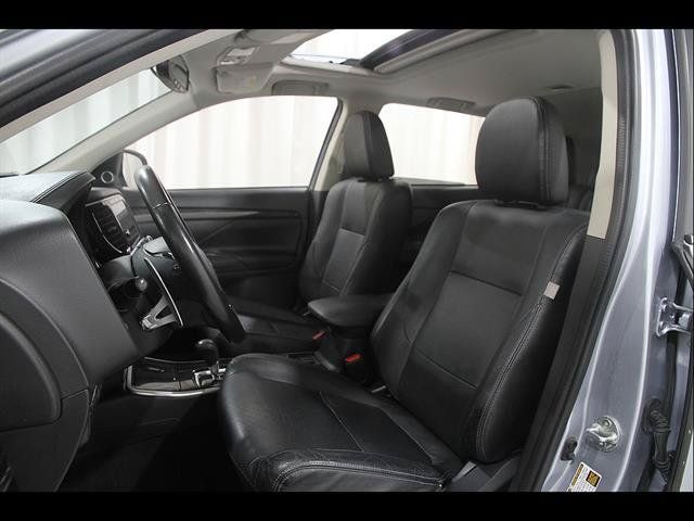 Used 2017 Mitsubishi Outlander GT AWD/4WD image 5