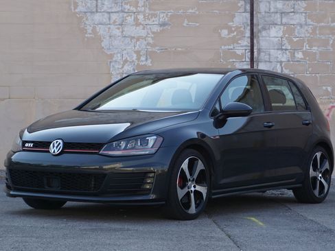 Used 2015 Volkswagen GTI SE FWD image 1