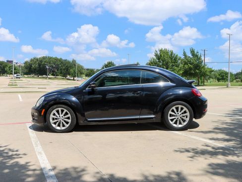 Used 2018 Volkswagen Beetle 2.0T SE FWD image 4