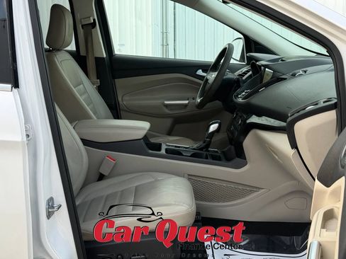 Used 2018 Ford Escape Titanium w/ Ford Safe & Smart Package FWD image 18