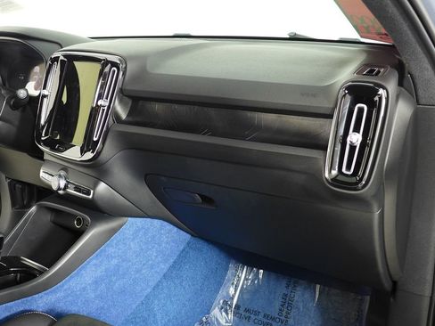 Used 2023 Volvo XC40 Recharge Ultimate image 14