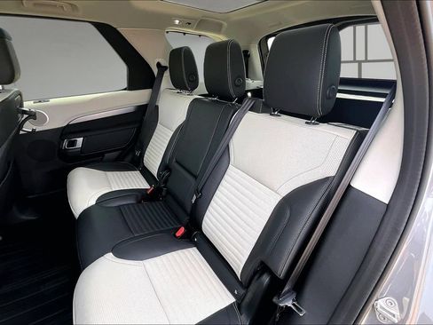 Certified 2025 Land Rover Discovery Dynamic SE AWD/4WD image 26