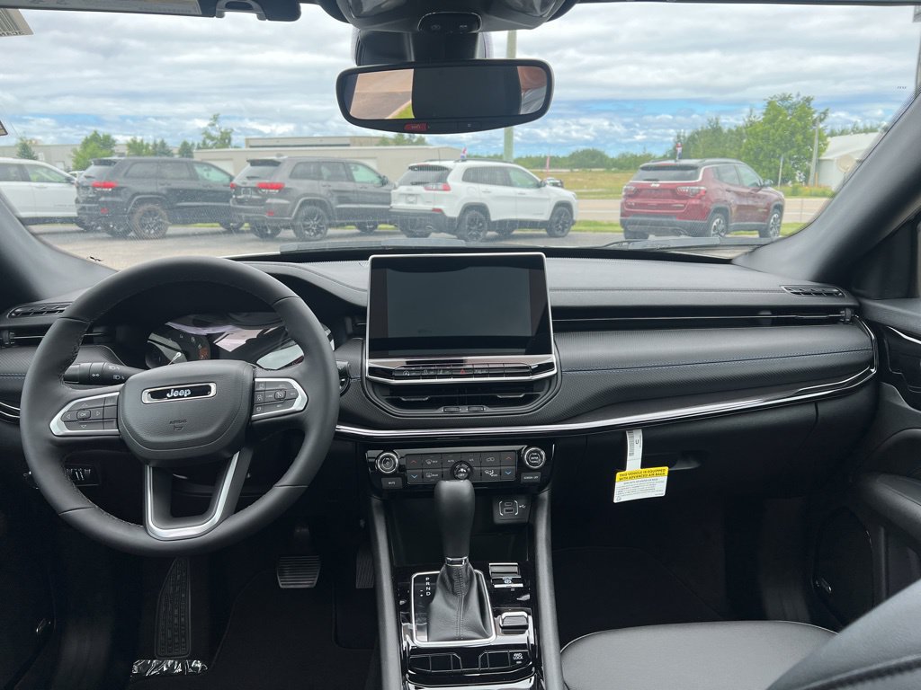 New 2025 Jeep Compass Limited w/ Sun & Sound Group AWD/4WD image 17