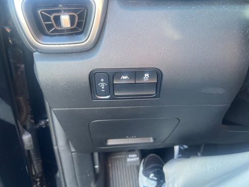 Certified 2023 Kia Sorento S w/ Panoramic Sunroof Package image 12