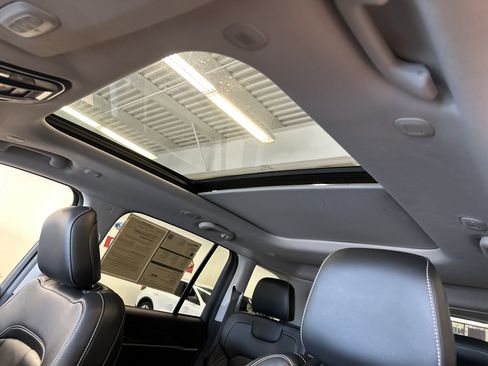 Used 2022 Jeep Grand Cherokee Limited w/ Trailer Tow Prep Group (B) image 4