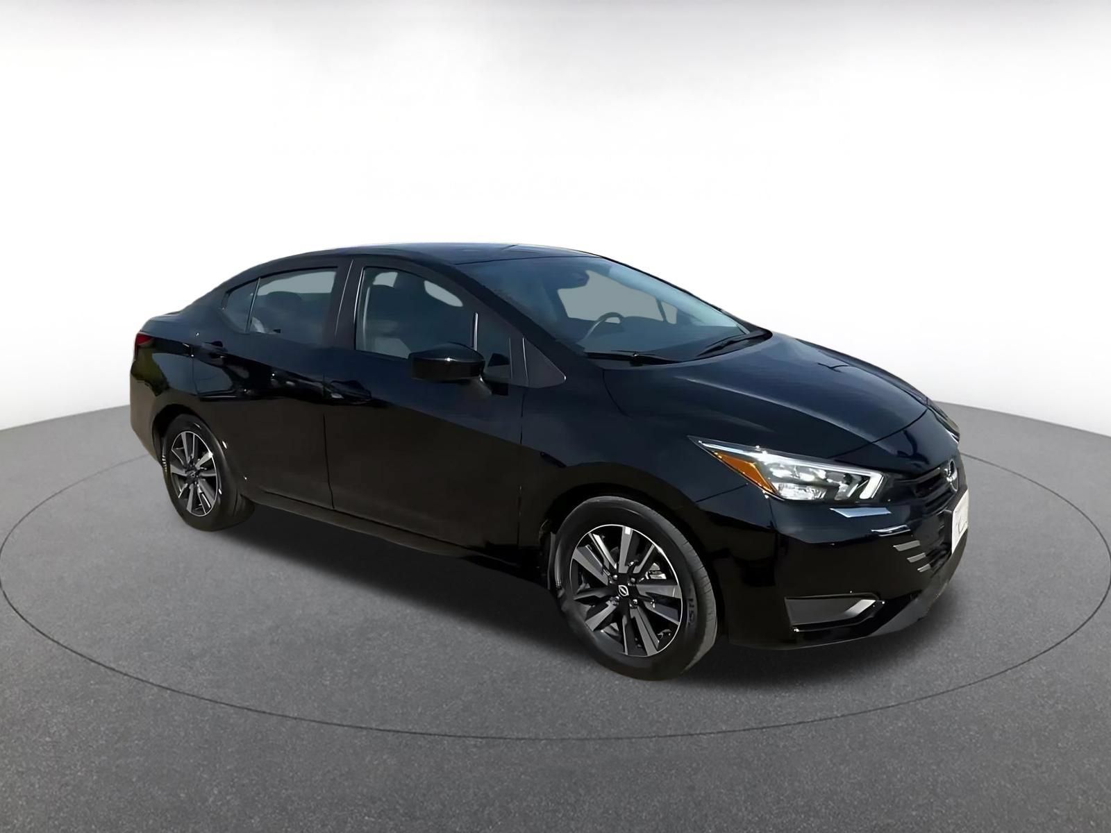 Used 2025 Nissan Versa SV FWD image 2