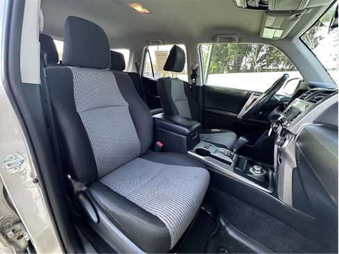Used 2021 Toyota 4Runner SR5 AWD/4WD image 4
