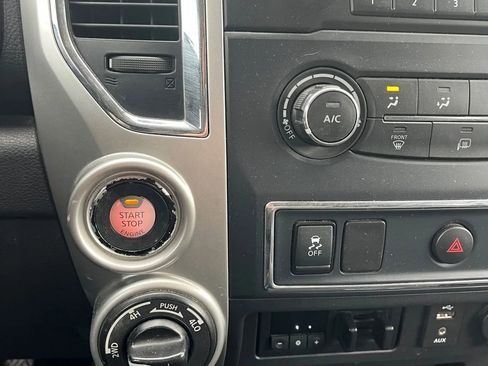 Used 2017 Nissan Titan SV image 19