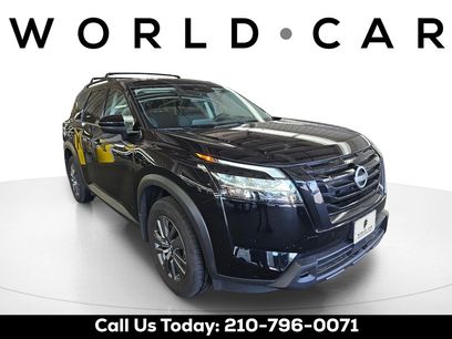 Used 2025 Nissan Pathfinder SV w/ Black Appearance Package