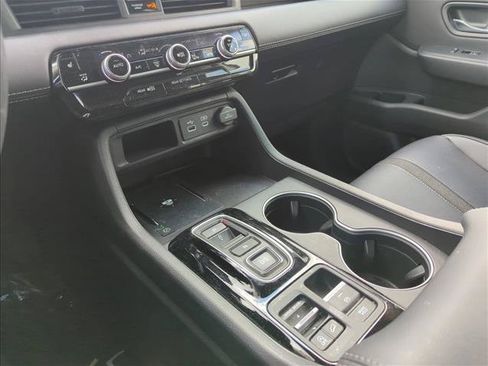 Used 2023 Honda Pilot Touring image 16